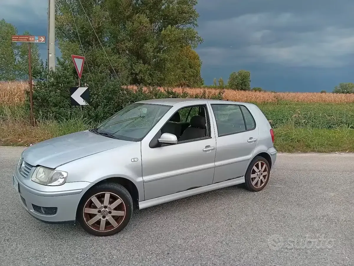 Usata VW Polo 45 CV (33 kW) 2001 Grigio Utilitaria