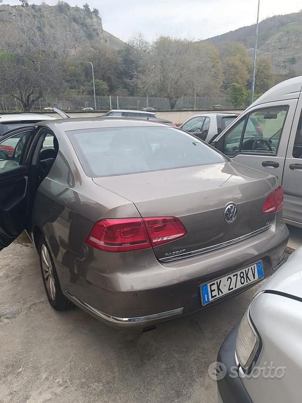 Usata VW Passat 105 CV (77 kW) 2011 Berlina