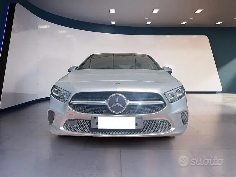 Usata Mercedes A180 116 CV (85 kW) 2021 Grigio Berlina