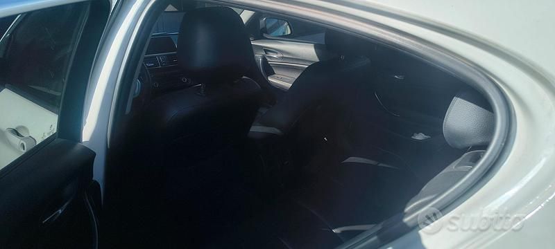 Begagnad BMW 2000 2015 Vit Sedan