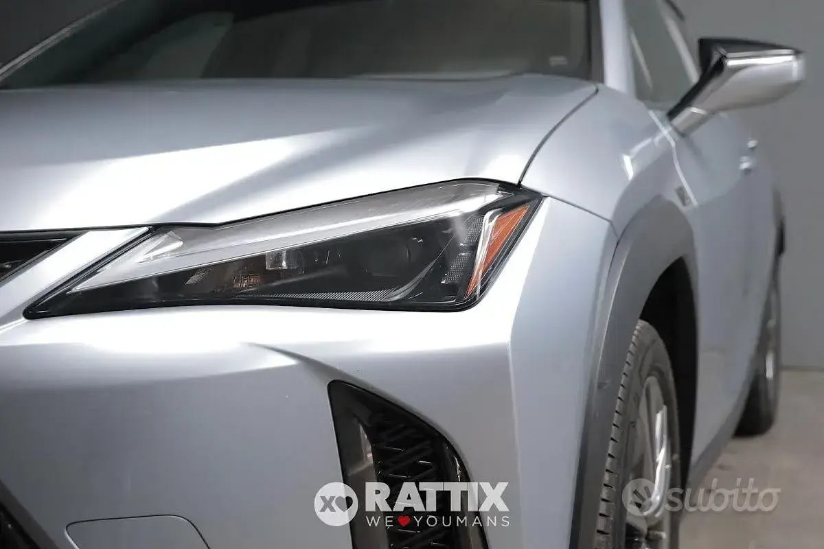 Usata Lexus UX 250h 146 CV (107 kW) 2024 Sonic platinum tetto nero SUV