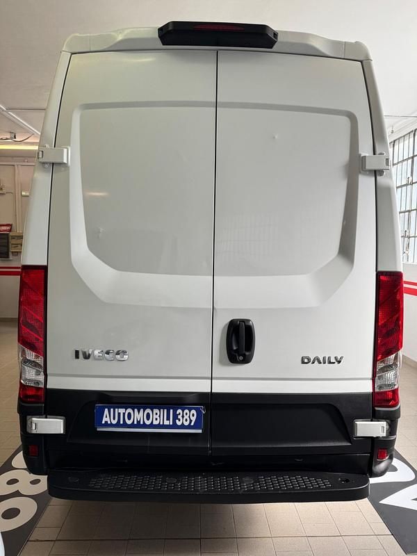 Usata Iveco Daily 115 CV (84 kW) 2020 Bianco