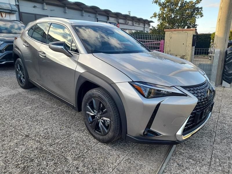 Marrone Nuova 2025 Lexus UX 300h SUV | 36.500 € (Cara) - Immagine 1/4