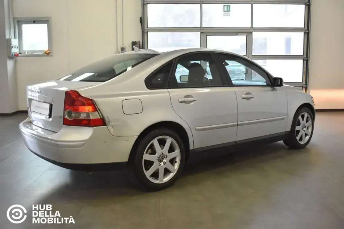 Usata Volvo S40 Kinetic 170 CV (125 kW) 2004 Argento Berlina