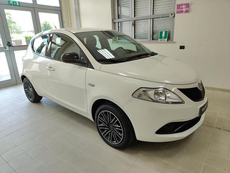 Bianco Usata 2019 Lancia Ypsilon Gold Due volumi | 10.500 € (Cara) - Immagine 1/4