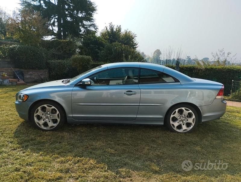 Usata Volvo C70 136 CV (100 kW) 2009 Verde Cabrio