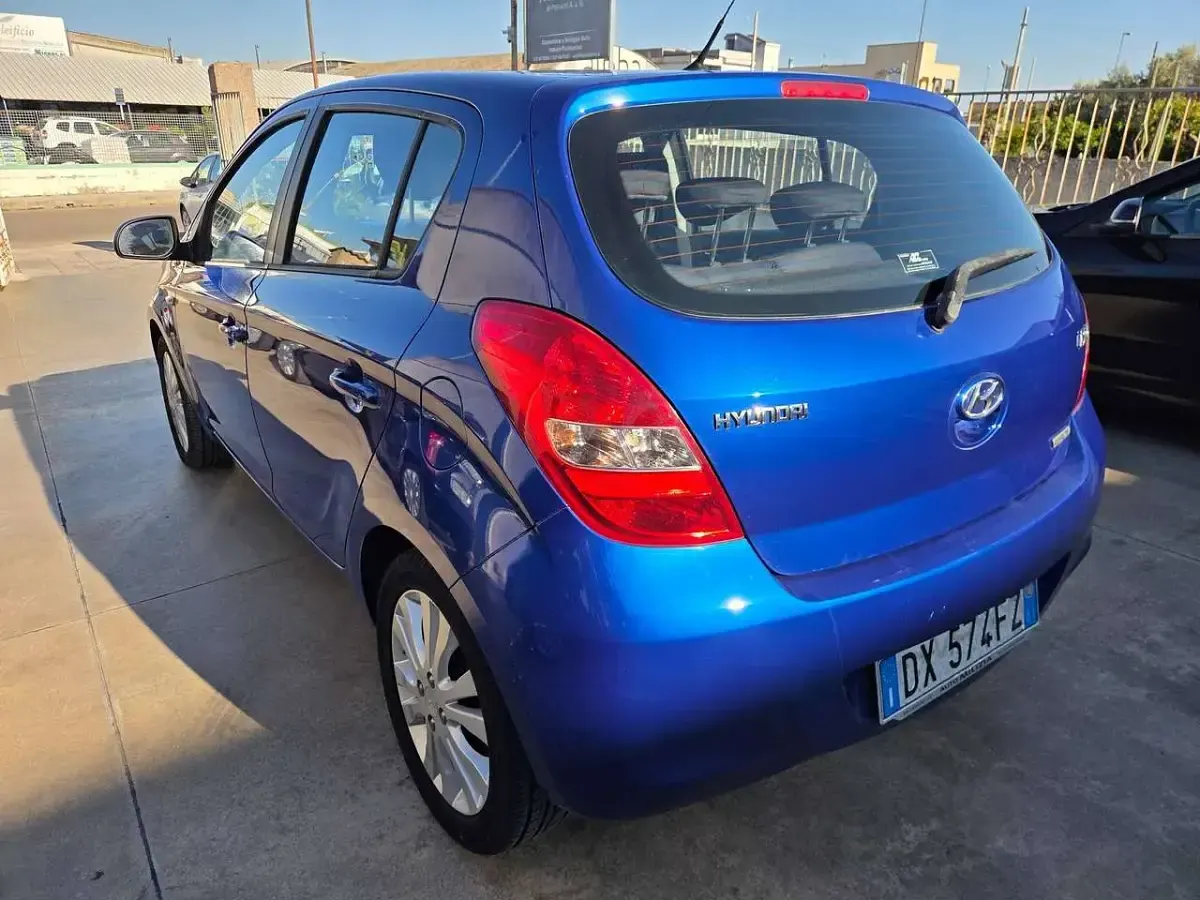 Usata Hyundai i20 Premium 116 CV (85 kW) 2010 Blu/azzurro Utilitaria