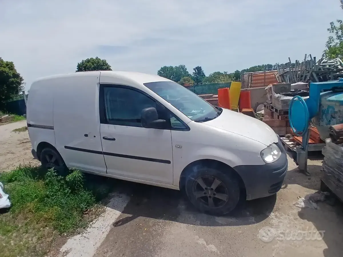 Usata VW Caddy 70 CV (51 kW) 2004 Bianco Monovolume