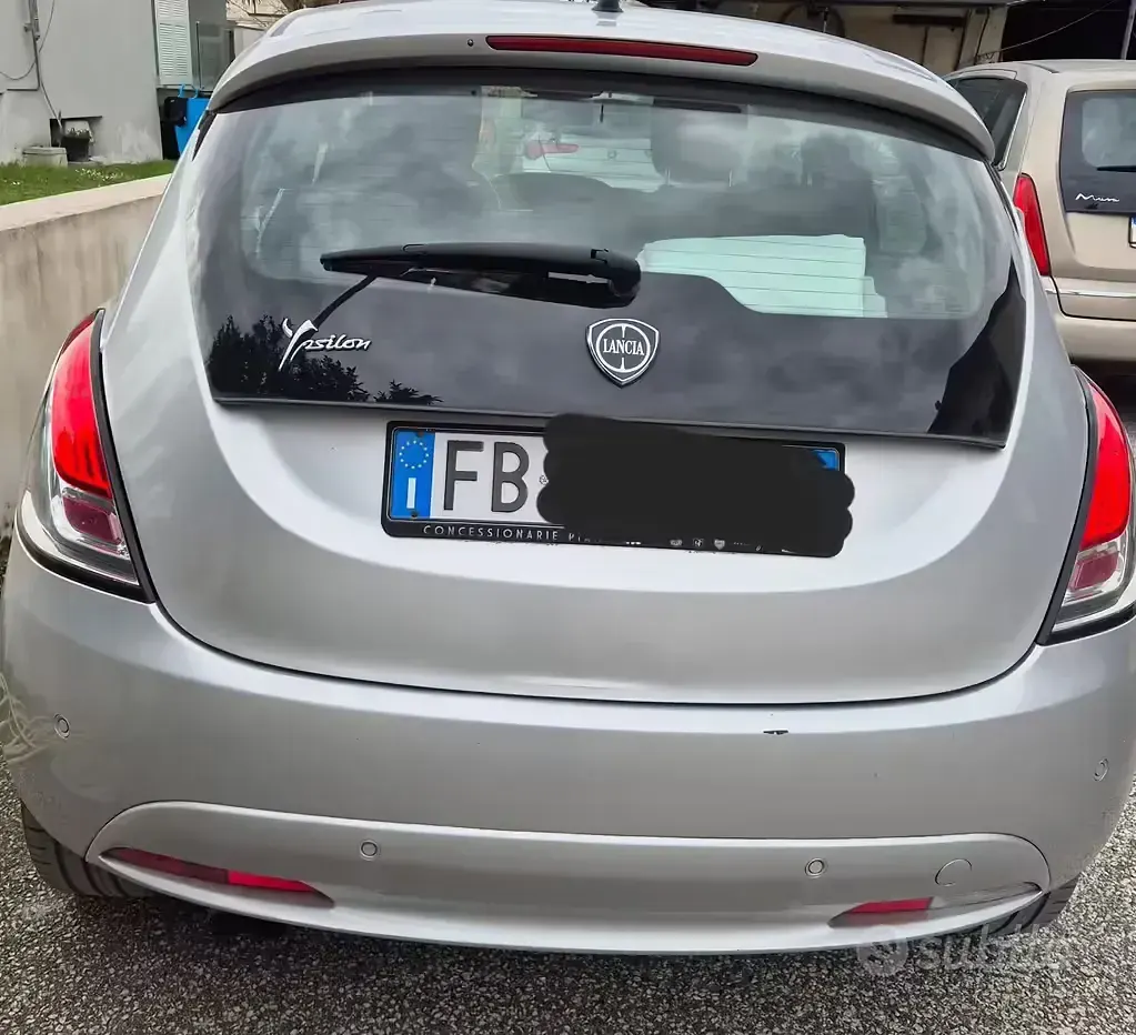 Usata Lancia Ypsilon 86 CV (63 kW) 2015 Grigio Utilitaria