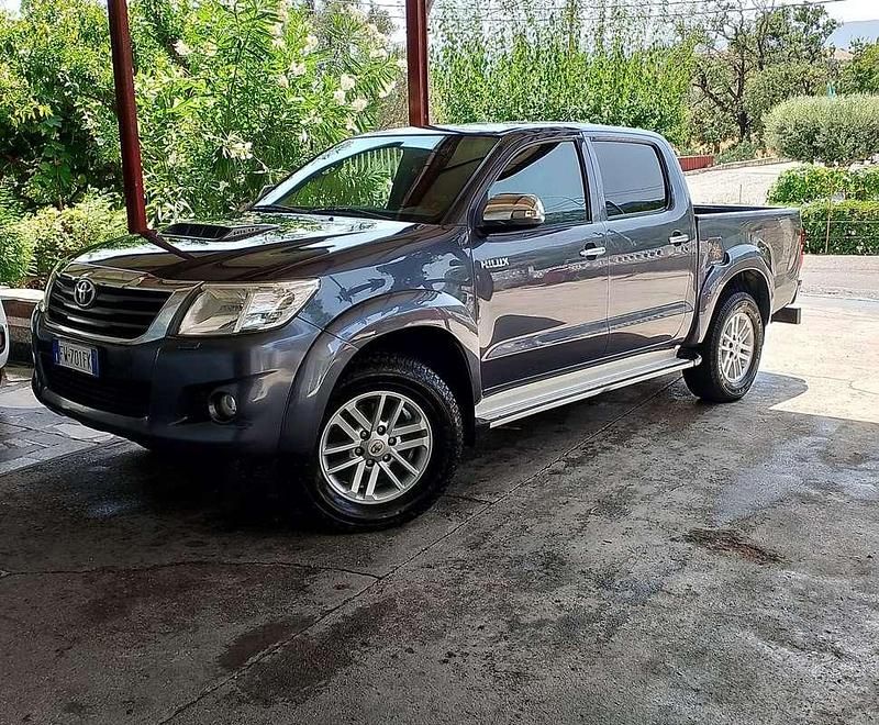 Usata 2015 Toyota HiLux SR Pick-up | 19.950 € (Buon prezzo) - Immagine 1/4