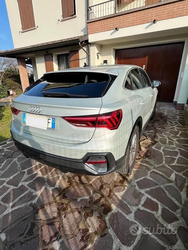 Usata Audi Q3 Sportback Ambiente 150 CV (110 kW) 2024 Grigio SUV