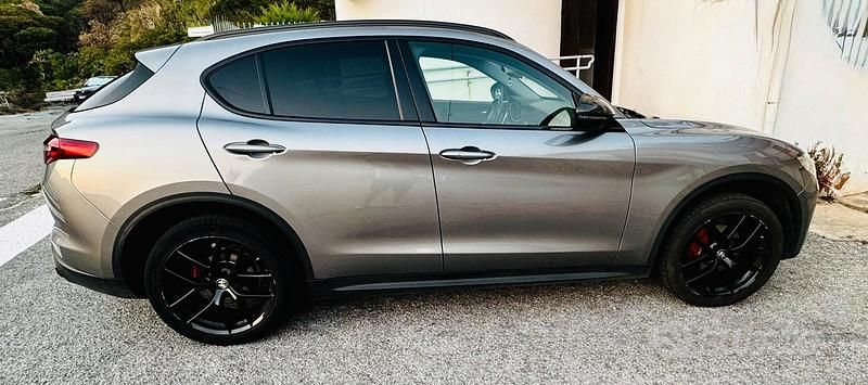 Usata Alfa Romeo Stelvio 190 CV (139 kW) 2020 Grigio SUV