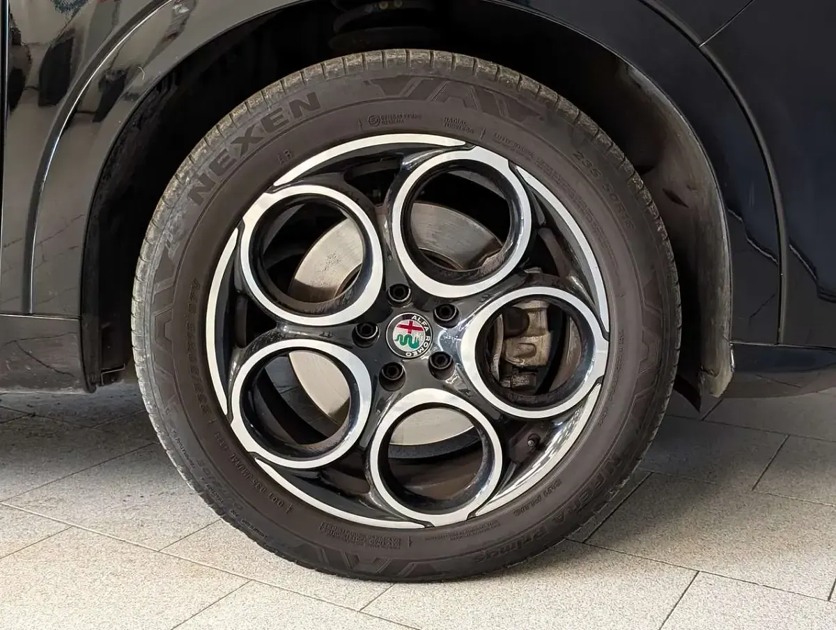 Używany Alfa Romeo Tonale Ti 218 KM (160 kW) 2023 Czarny SUV