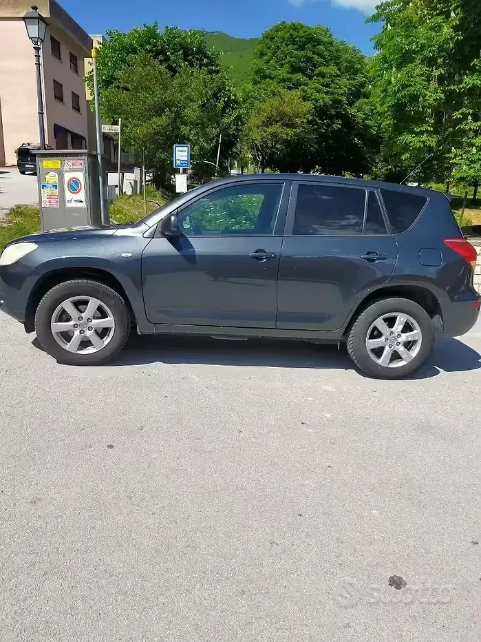 Usata Toyota RAV4 128 CV (94 kW) 2008 Blu SUV