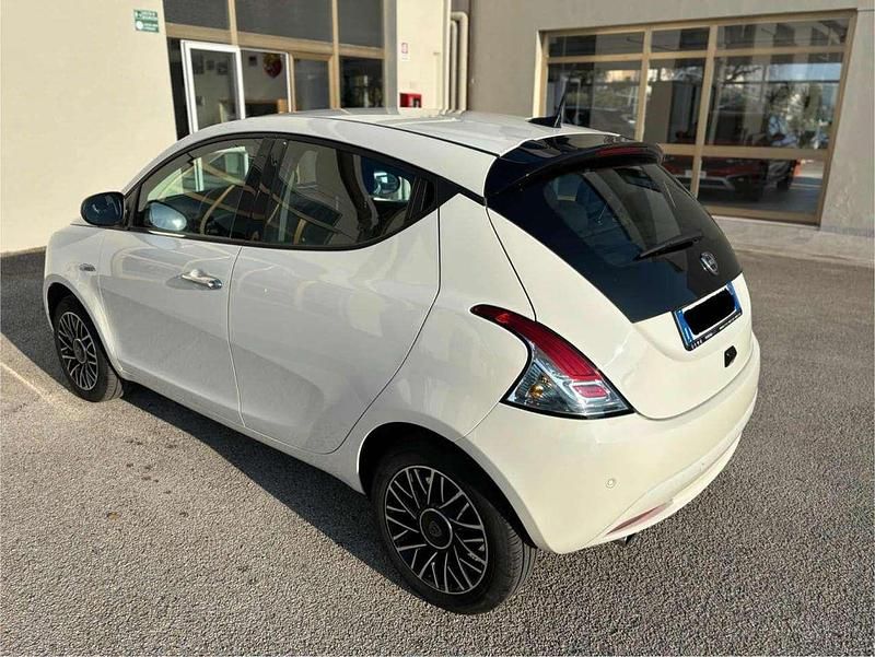 Usata Lancia Ypsilon S 69 CV (50 kW) 2024 Bianco Utilitaria