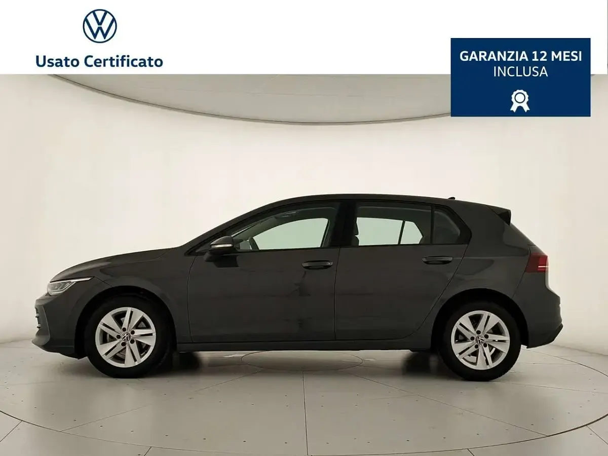 Usata VW Golf VIII Life 116 CV (85 kW) 2025 Grigio Berlina