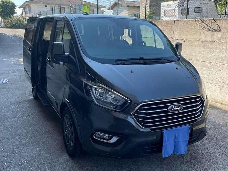 Usata Ford Tourneo Titanium 131 CV (96 kW) 2021 Monovolume