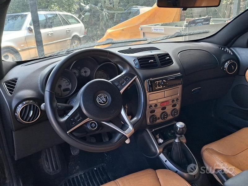 Usata Alfa Romeo GT 150 CV (110 kW) 2004 Marrone Coupé