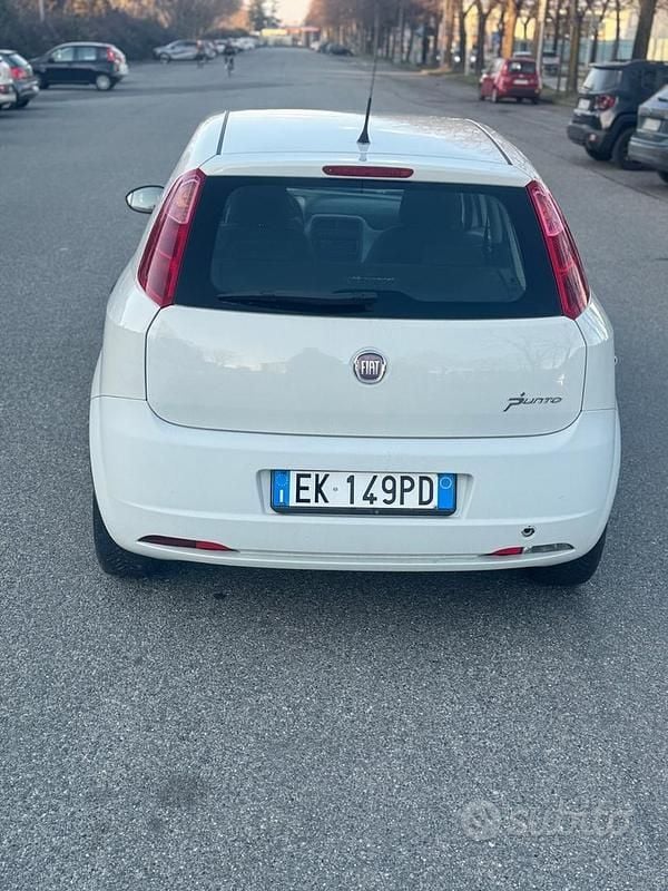 Usata Fiat Punto Pop 70 CV (51 kW) 2012 Bianco Utilitaria