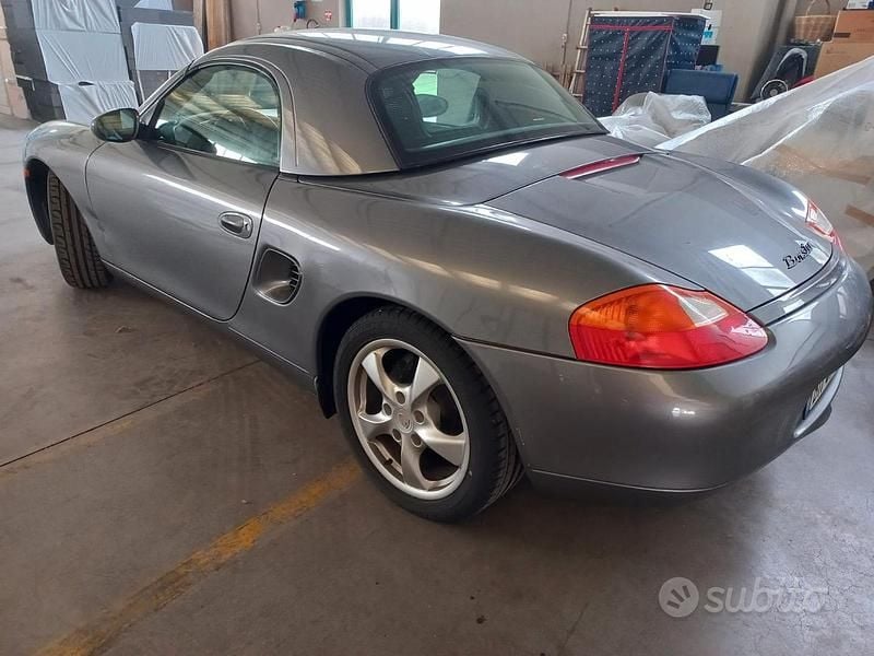 Usata Porsche 986 Boxster 220 CV (161 kW) 2001 Grigio Cabrio