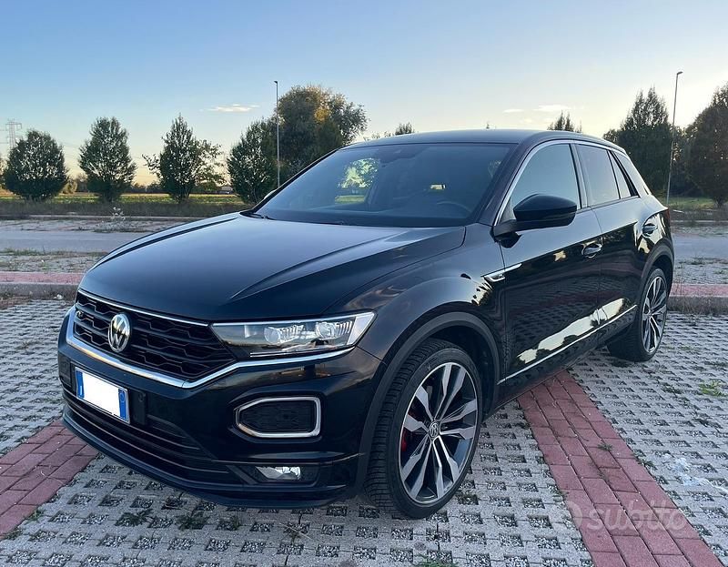 Usata VW T-Roc R-line 150 CV (110 kW) 2019 Nero SUV