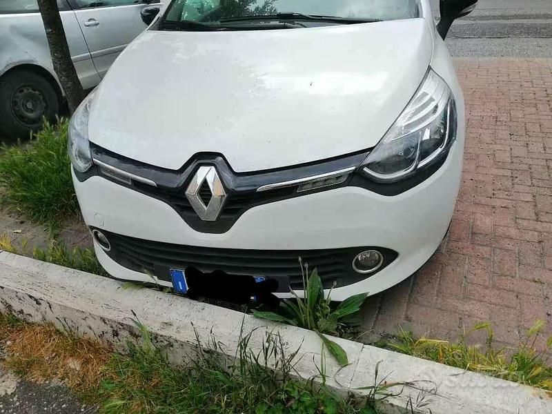 Second-hand Renault Clio IV 90 CP (66 kW) 2013 Alb Berlinǎ