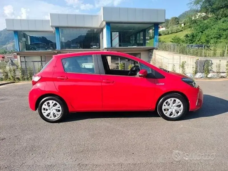 Usata Toyota Yaris Hybrid Business Edition 101 CV (74 kW) 2020 Rosso Berlina