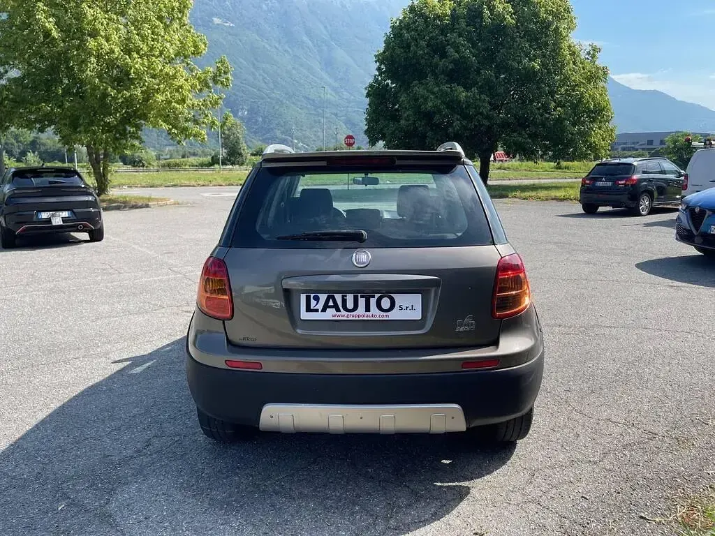 Usata Fiat Sedici Dynamic 120 CV (88 kW) 2011 Marrone SUV