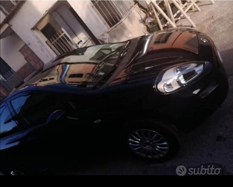 Usata Fiat Punto 77 CV (56 kW) 2015 Blu Utilitaria