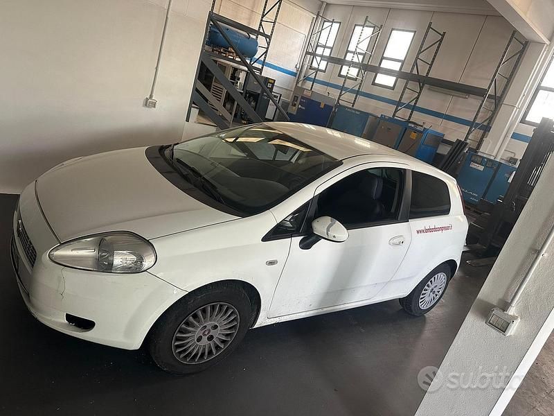 Usata Fiat Grande Punto 90 CV (66 kW) 2009 Bianco Utilitaria
