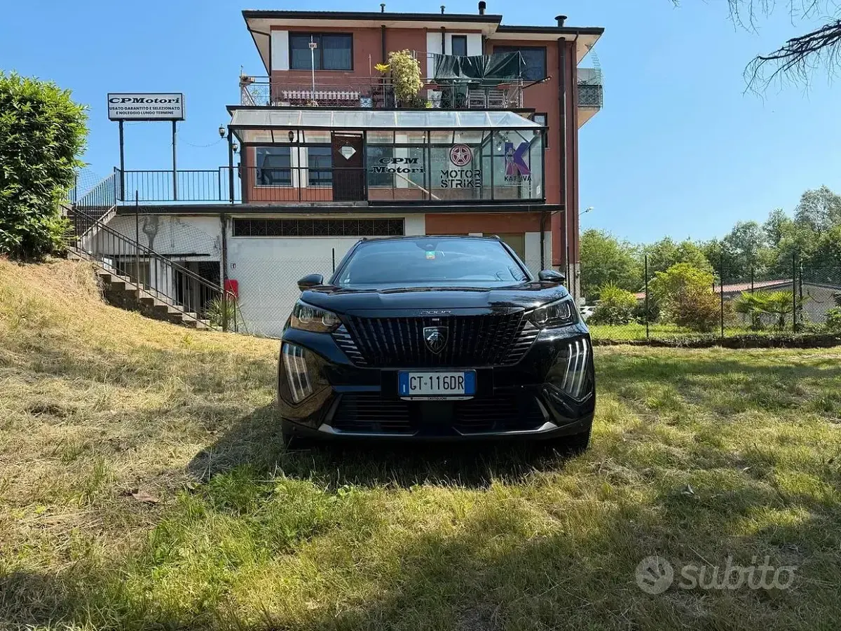 Usata Peugeot 2008 Allure 101 CV (74 kW) 2024 Nero SUV