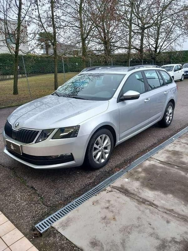 Grigio Usata 2019 Skoda Octavia Style Station wagon | 12.700 € (Buon prezzo) - Immagine 1/4