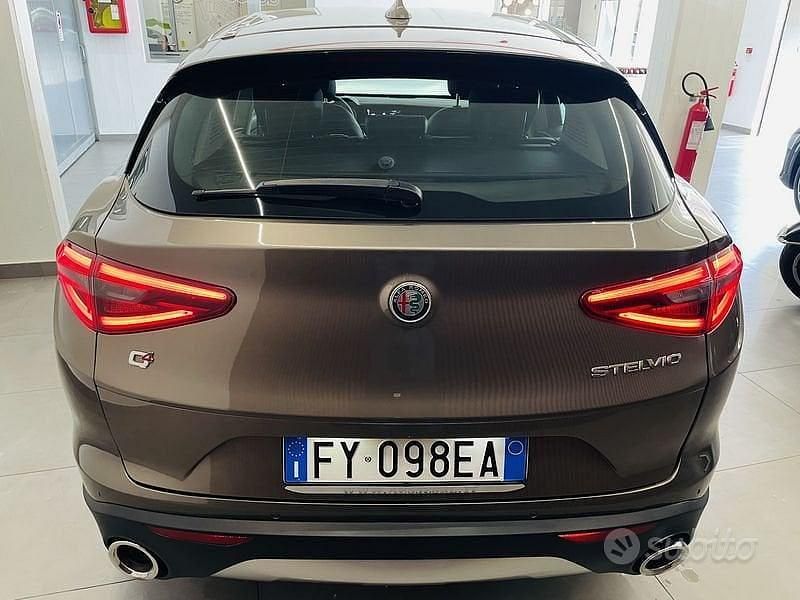 Usata Alfa Romeo Stelvio Executive 190 CV (139 kW) 2019 Marrone SUV