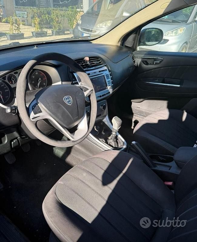 Usado Lancia Delta 105 CV (77 kW) 2009 Azul Utilitario
