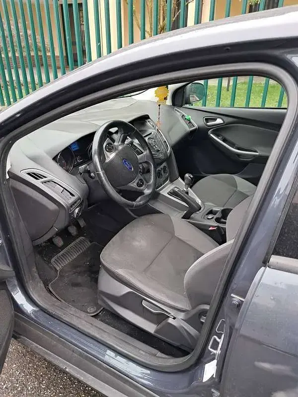 Begagnad Ford Focus 116 HK (85 kW) 2014 Grå Kombi