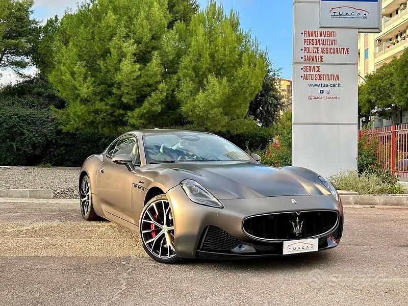 Usata Maserati Granturismo 491 CV (361 kW) 2023 Grigio Coupé