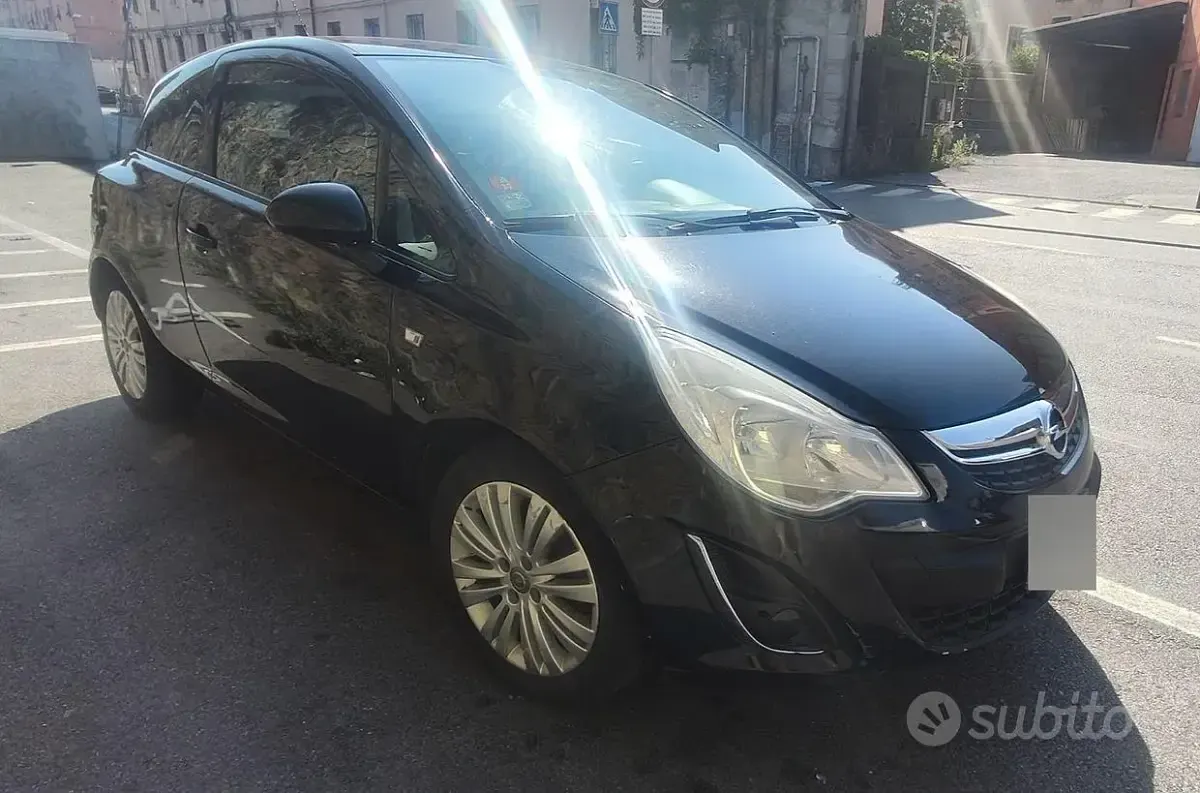 Usata Opel Corsa 75 CV (55 kW) 2012 Nero Utilitaria
