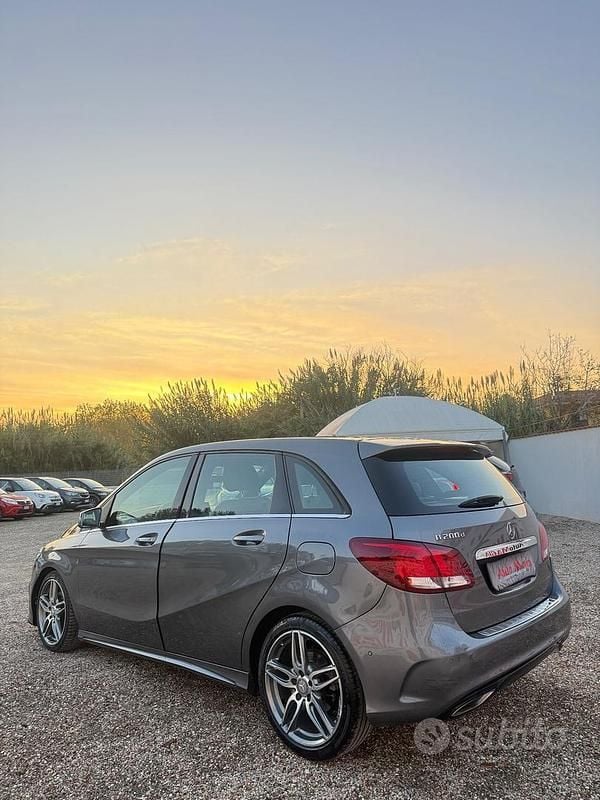 Usata Mercedes B200 Executive 136 CV (100 kW) 2015 Grigio Monovolume