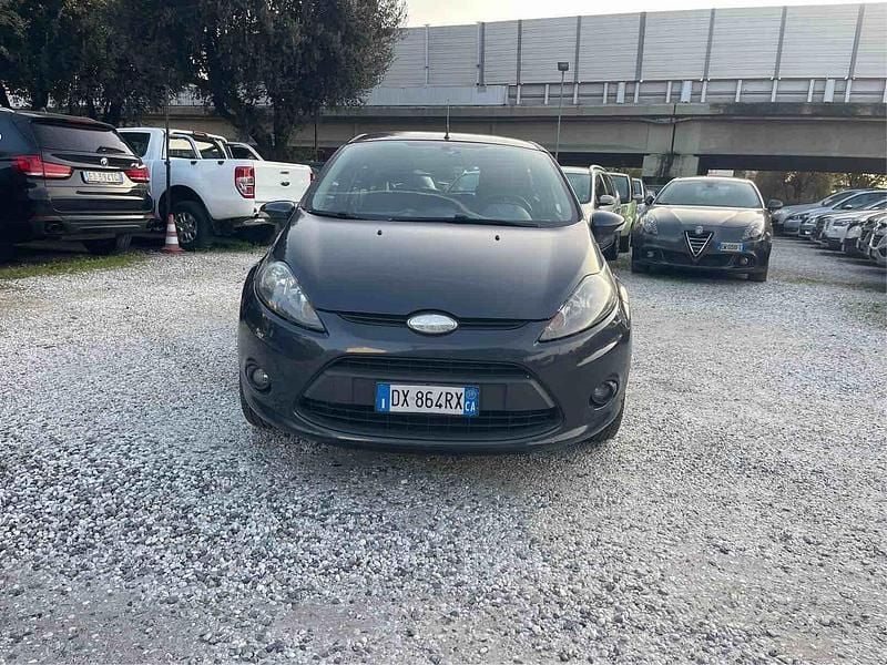 Usata Ford Fiesta Titanium 92 CV (67 kW) 2009 Grigio Berlina