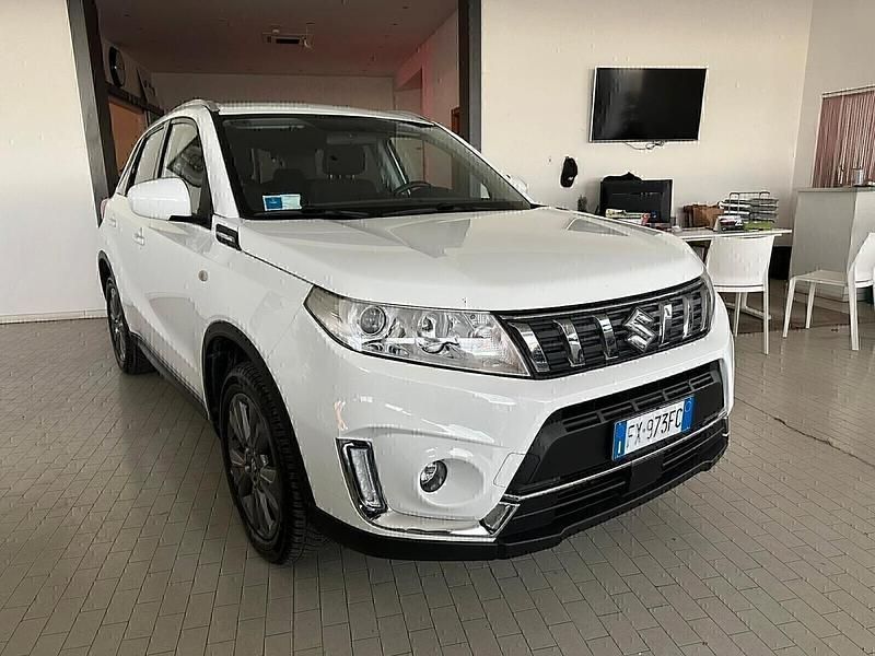 Bianco Usata 2019 Suzuki Vitara SUV | 11.900 € (Buon prezzo) - Immagine 1/4