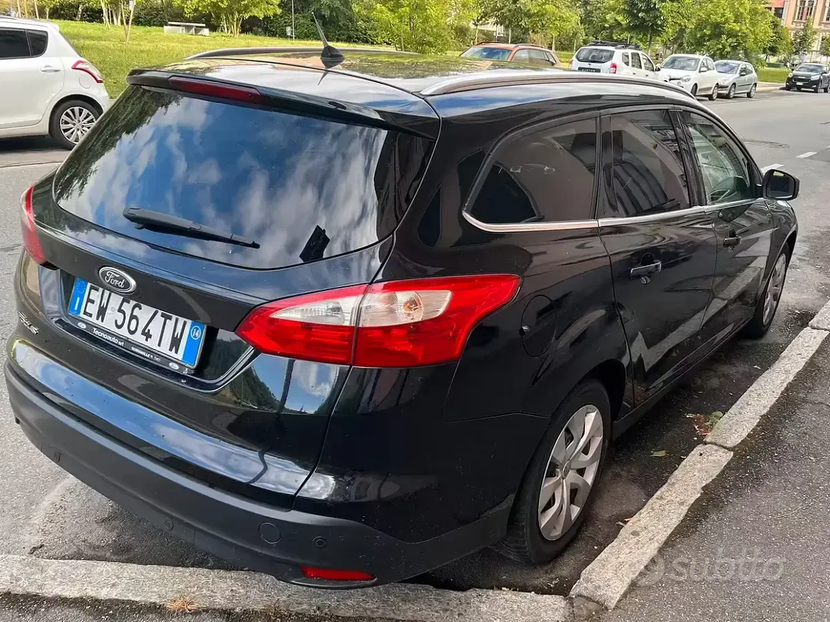 Usata Ford Focus 115 CV (84 kW) 2014 Nero Station wagon