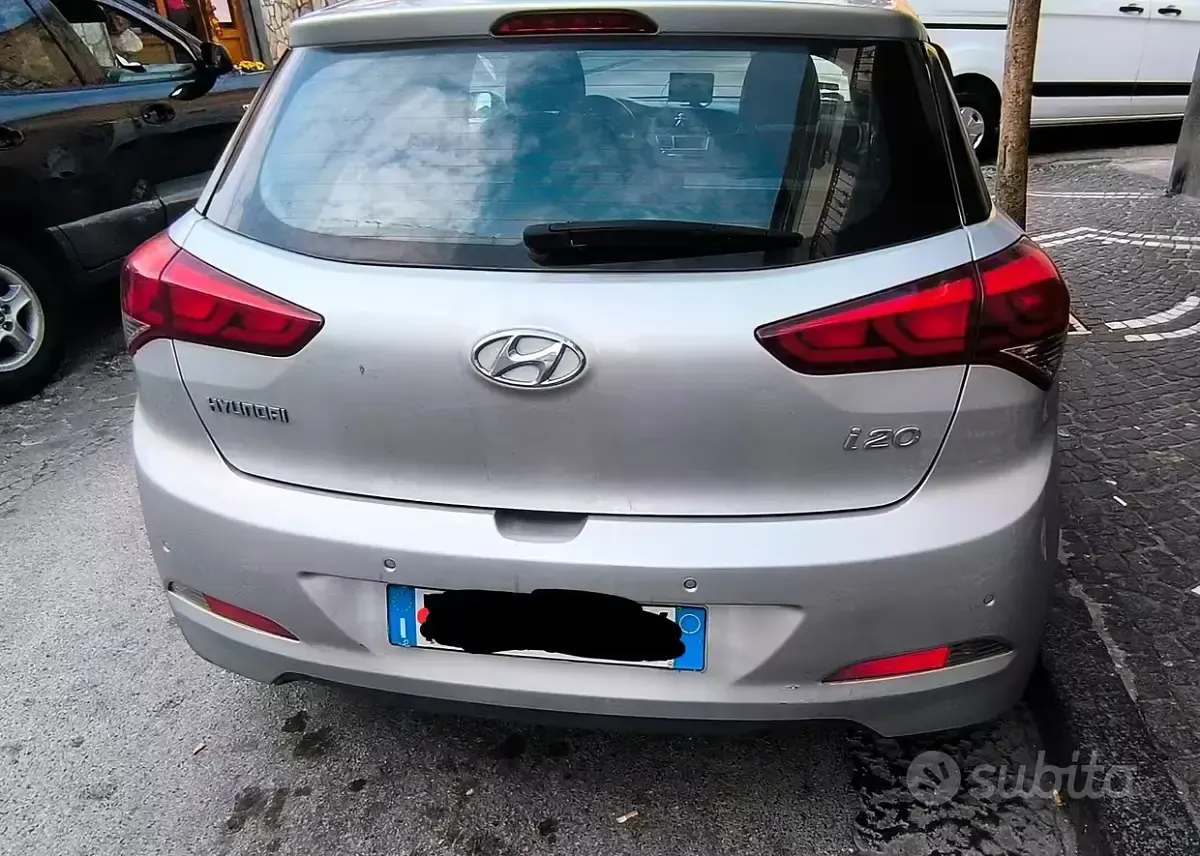 Usata Hyundai i20 90 CV (66 kW) 2015 Grigio Berlina