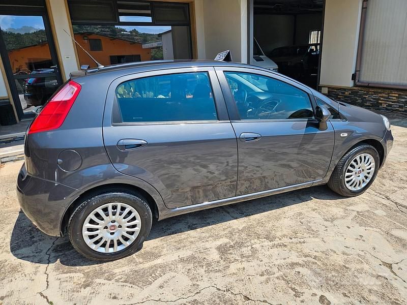 Usata Fiat Grande Punto 75 CV (55 kW) 2014 Grigio Utilitaria