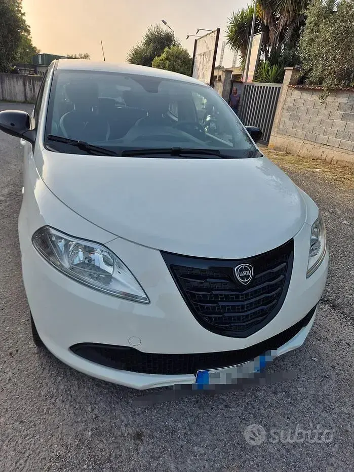 Usata Lancia Ypsilon 69 CV (50 kW) 2014 Bianco Utilitaria
