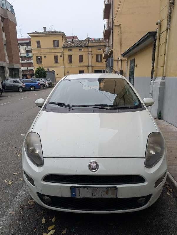 Usata Fiat Punto Pop 69 CV (50 kW) 2012 Bianco Berlina
