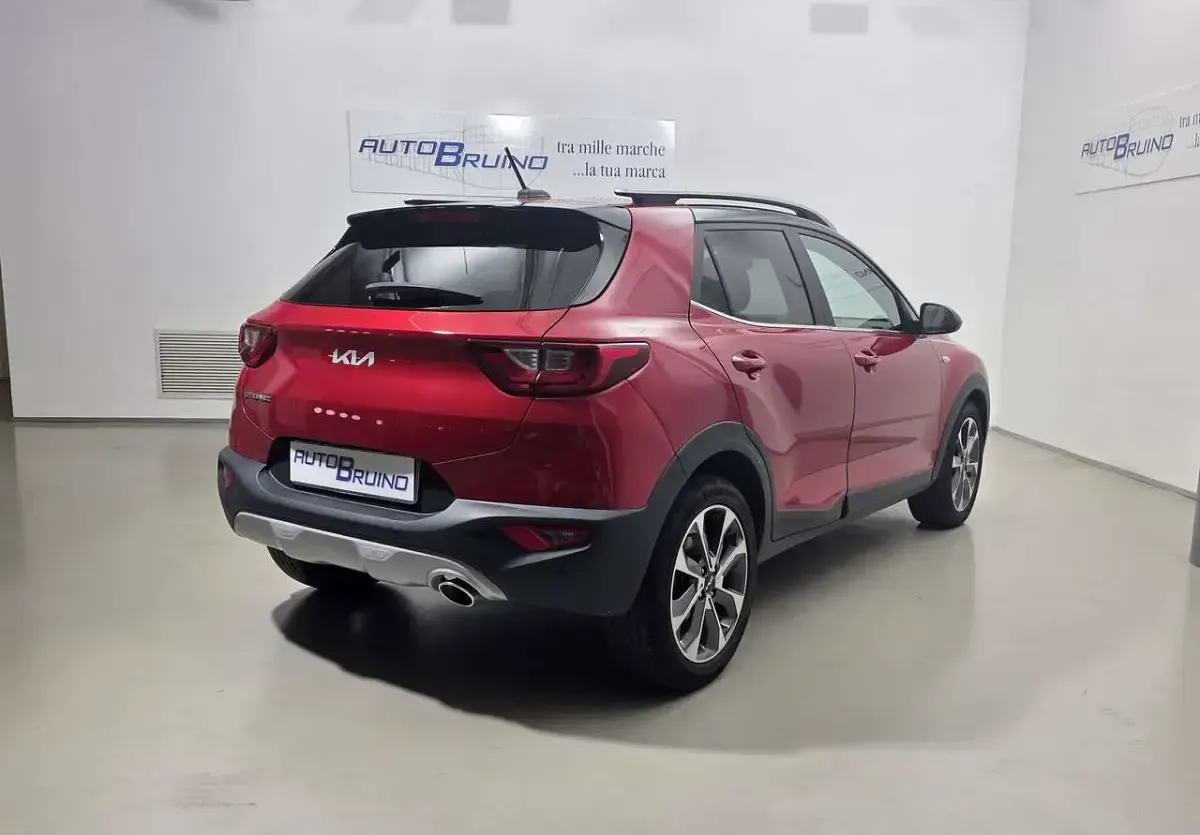 Usata Kia Stonic Style 101 CV (74 kW) 2022 Rosso SUV