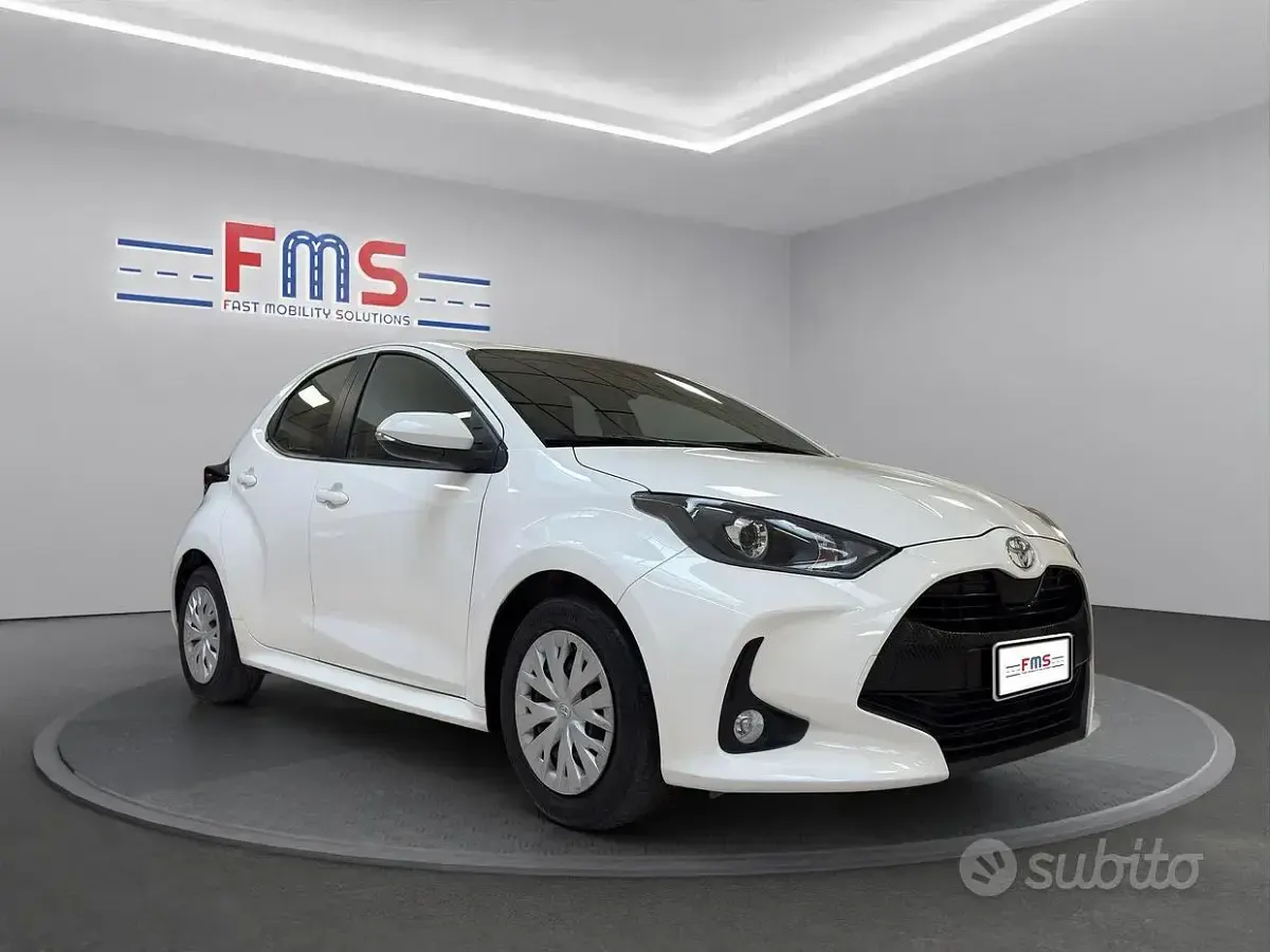Usata Toyota Yaris Active 98 CV (72 kW) 2023 Super white gloss Utilitaria