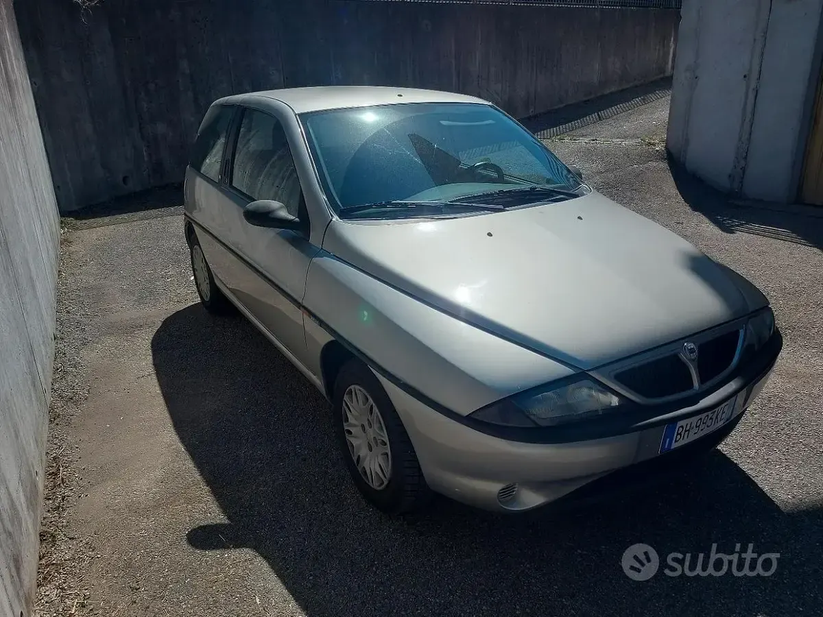 Usata Lancia Ypsilon 54 CV (39 kW) 2000 Grigio Utilitaria
