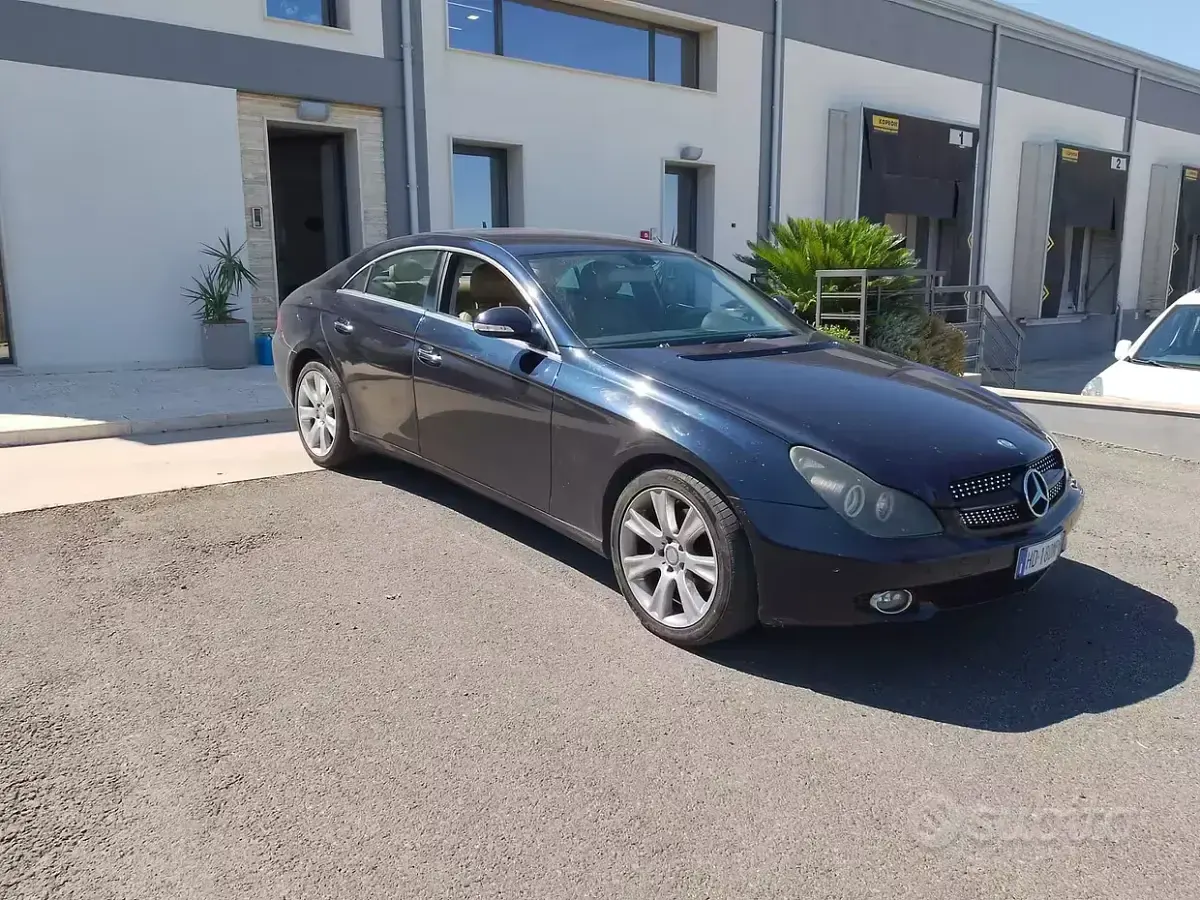 Usata Mercedes CLS320 224 CV (164 kW) 2007 Bluazzurro Coupé