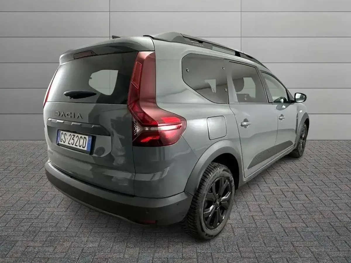Usata Dacia Jogger Extreme 110 CV (80 kW) 2024 Grigio met. Monovolume